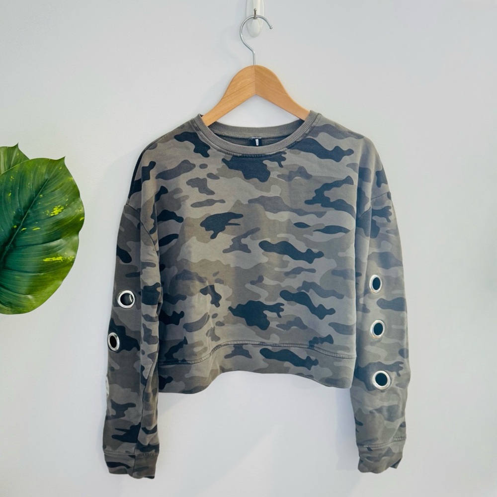 LORD & TAYLOR | Camouflage Crewneck Ring Detailing Sweater Size Small